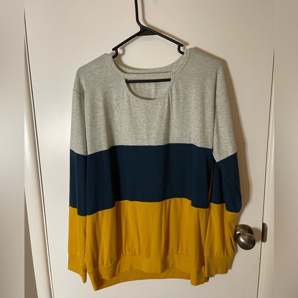 Women’s long sleeve gray, navy and mustard top. Size large.